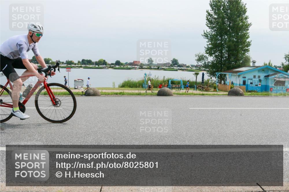 15.06.2025 - 27. Vierlanden-Triathlon H.Heesch http://msf.ph/oto/8025801 15.06.2025 11:17:52 Radfahren 7, 148, 153, 154, 720, 947 meine-sportfotos.de