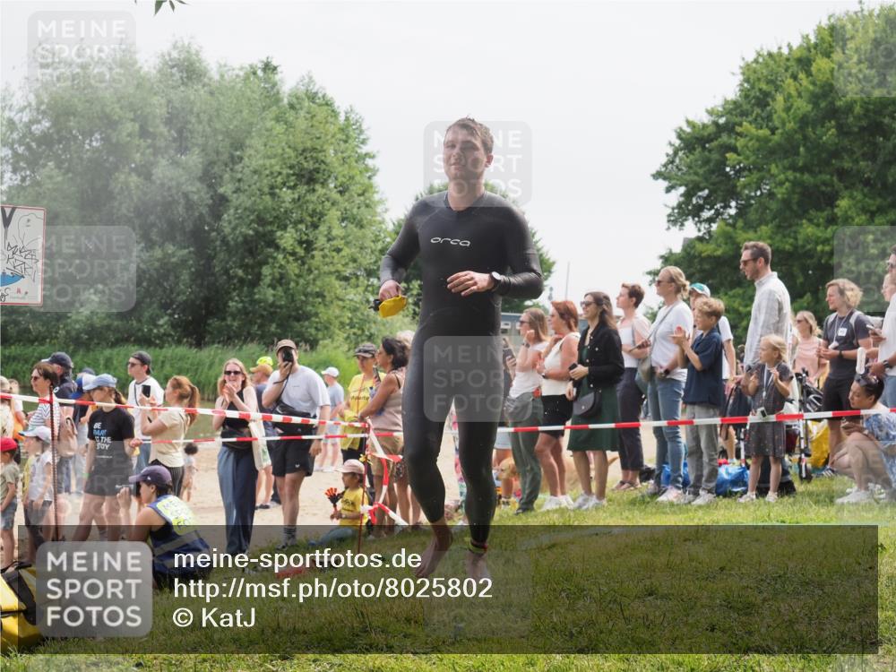15.06.2025 - 27. Vierlanden-Triathlon KatJ http://msf.ph/oto/8025802 15.06.2025 10:58:50 Schwimmen 636, 667, 684, 743, 747 meine-sportfotos.de