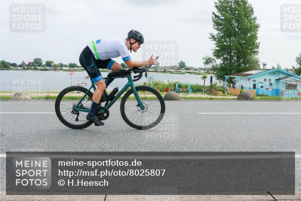 21.06.2025 - 27. Vierlanden-Triathlon H.Heesch http://msf.ph/oto/8025807 15.06.2025 12:07:59 Radfahren 218, 224, 716, 908, 935 meine-sportfotos.de