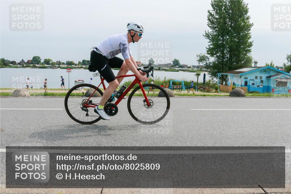 15.06.2025 - 27. Vierlanden-Triathlon H.Heesch http://msf.ph/oto/8025809 15.06.2025 11:17:52 Radfahren 7, 148, 153, 154, 720, 947 meine-sportfotos.de