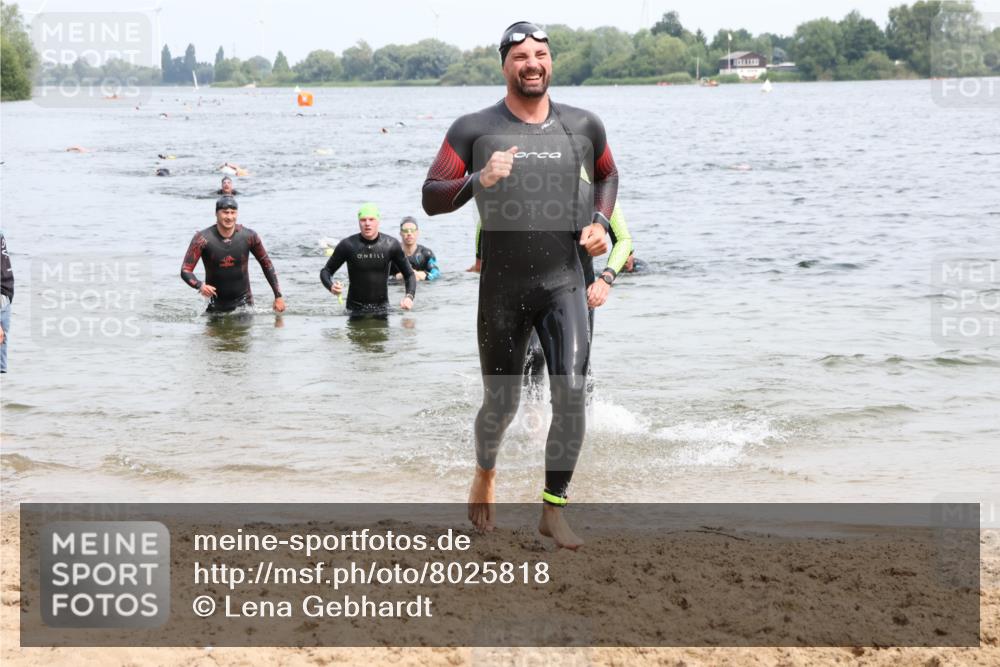 15.06.2025 - 27. Vierlanden-Triathlon Lena Gebhardt http://msf.ph/oto/8025818 15.06.2025 10:57:46 Schwimmen 686, 705, 707, 738, 774 meine-sportfotos.de