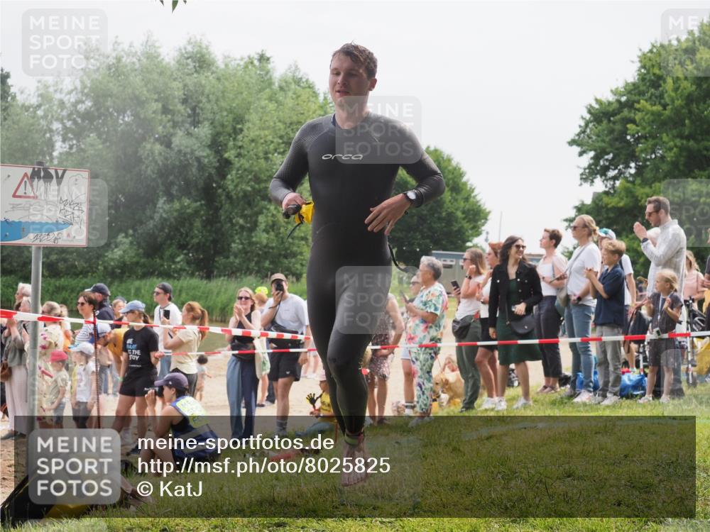15.06.2025 - 27. Vierlanden-Triathlon KatJ http://msf.ph/oto/8025825 15.06.2025 10:58:50 Schwimmen 636, 667, 684, 743, 747 meine-sportfotos.de