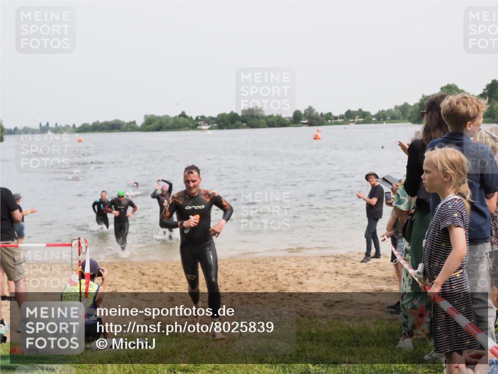 21.06.2025 - 27. Vierlanden-Triathlon MichiJ http://msf.ph/oto/8025839 15.06.2026 10:56:55 Schwimmen 642, 651, 654, 688, 711, 718, 755 meine-sportfotos.de