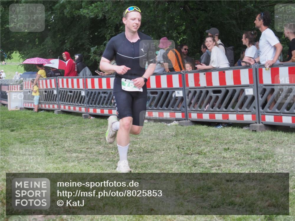 21.06.2025 - 27. Vierlanden-Triathlon KatJ http://msf.ph/oto/8025853 15.06.2025 13:28:26 Ziel 670, 751 meine-sportfotos.de