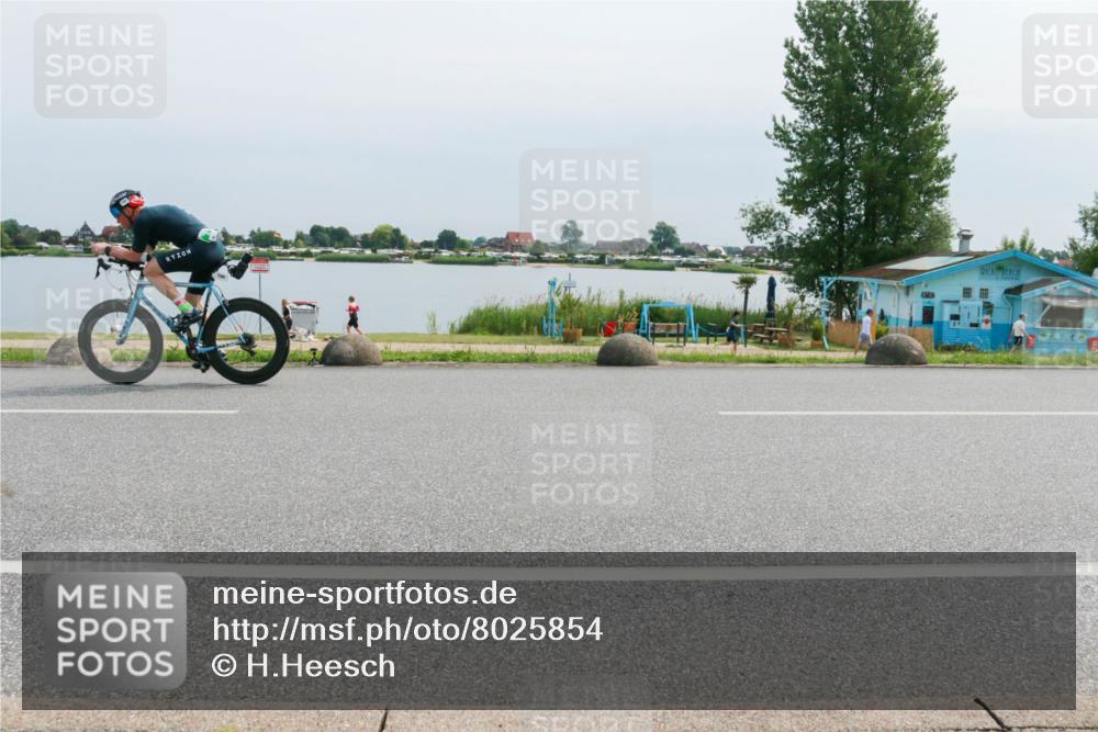 15.06.2025 - 27. Vierlanden-Triathlon H.Heesch http://msf.ph/oto/8025854 15.06.2025 11:18:02 Radfahren 799 meine-sportfotos.de