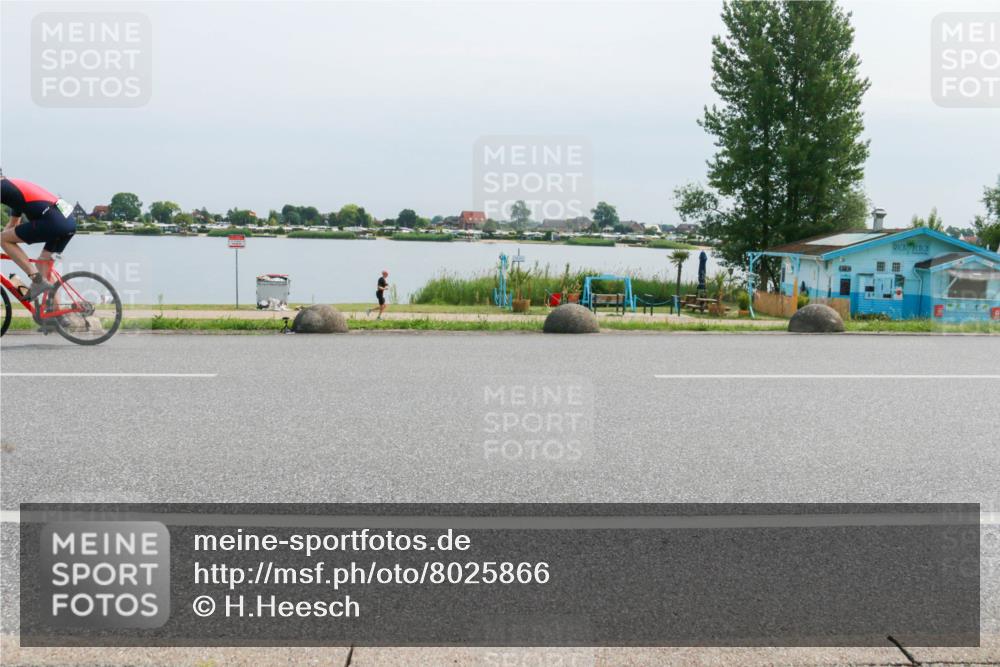 15.06.2025 - 27. Vierlanden-Triathlon H.Heesch http://msf.ph/oto/8025866 15.06.2025 11:18:08 Radfahren 799, 845 meine-sportfotos.de