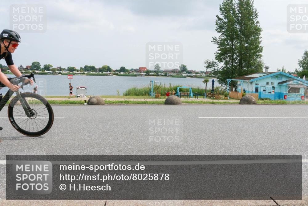 21.06.2025 - 27. Vierlanden-Triathlon H.Heesch http://msf.ph/oto/8025878 15.06.2025 12:09:06 Radfahren 815, 838, 889 meine-sportfotos.de