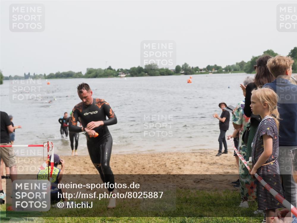 21.06.2025 - 27. Vierlanden-Triathlon MichiJ http://msf.ph/oto/8025887 15.06.2026 10:56:56 Schwimmen 642, 651, 654, 688, 711, 718, 755 meine-sportfotos.de