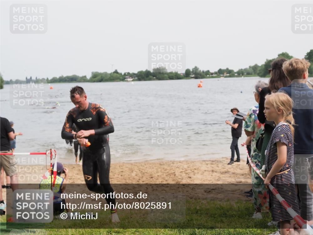 21.06.2025 - 27. Vierlanden-Triathlon MichiJ http://msf.ph/oto/8025891 15.06.2026 10:56:56 Schwimmen 642, 651, 654, 688, 711, 718, 755 meine-sportfotos.de