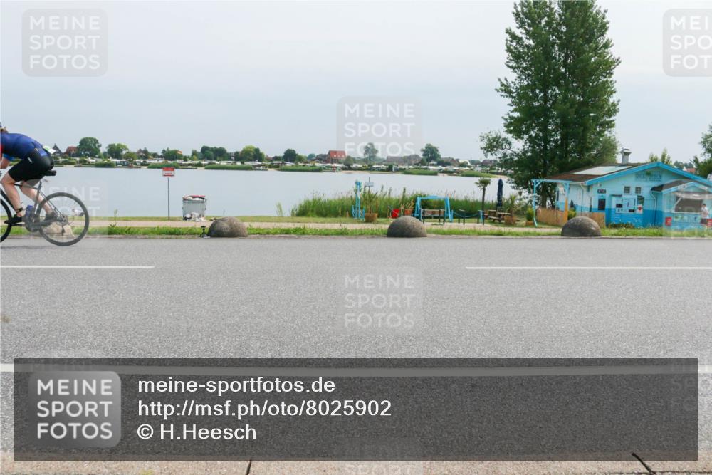 15.06.2025 - 27. Vierlanden-Triathlon H.Heesch http://msf.ph/oto/8025902 15.06.2025 11:18:24 Radfahren 219, 750, 816 meine-sportfotos.de