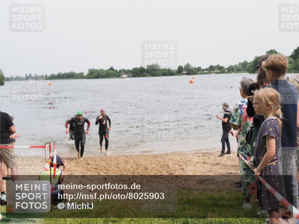21.06.2025 - 27. Vierlanden-Triathlon MichiJ http://msf.ph/oto/8025903 15.06.2026 10:56:56 Schwimmen 642, 651, 654, 688, 711, 718, 755 meine-sportfotos.de