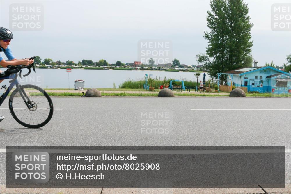15.06.2025 - 27. Vierlanden-Triathlon H.Heesch http://msf.ph/oto/8025908 15.06.2025 11:18:28 Radfahren 219, 236, 750 meine-sportfotos.de