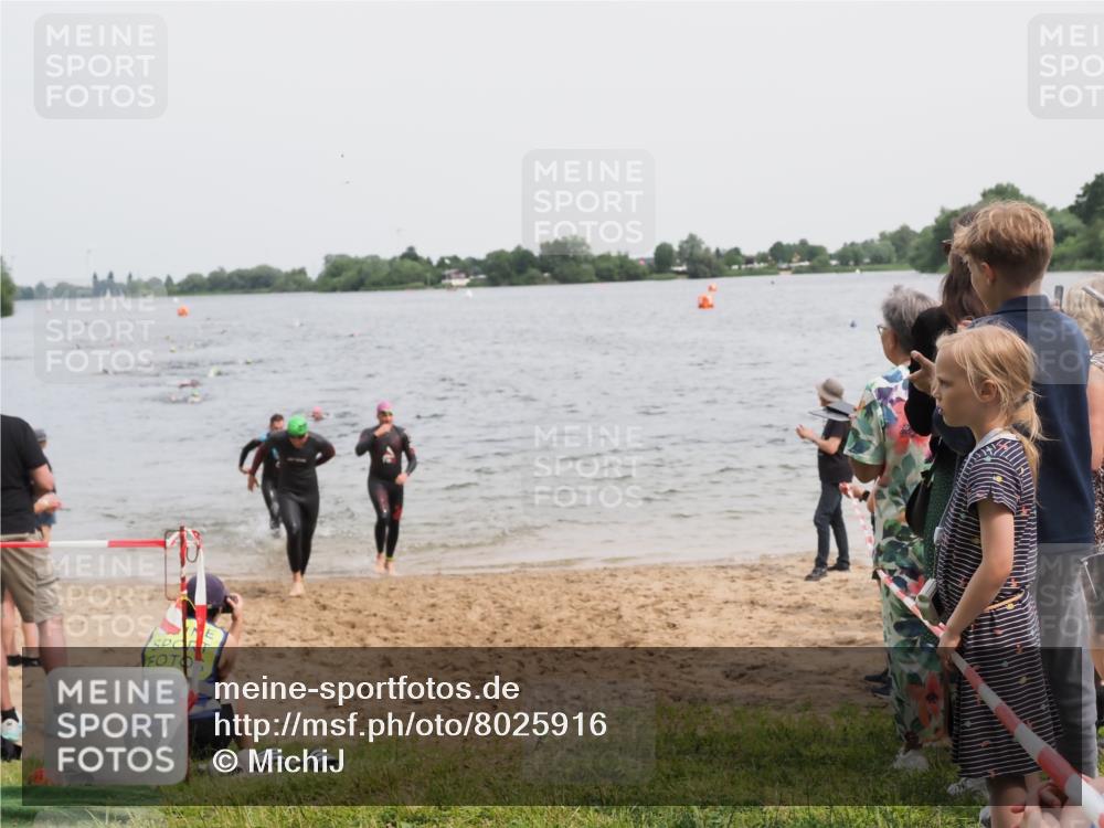 21.06.2025 - 27. Vierlanden-Triathlon MichiJ http://msf.ph/oto/8025916 15.06.2026 10:56:57 Schwimmen 642, 651, 654, 688, 711, 718, 755 meine-sportfotos.de