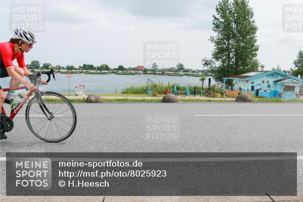 21.06.2025 - 27. Vierlanden-Triathlon H.Heesch http://msf.ph/oto/8025923 15.06.2025 12:09:16 Radfahren 895, 923 meine-sportfotos.de