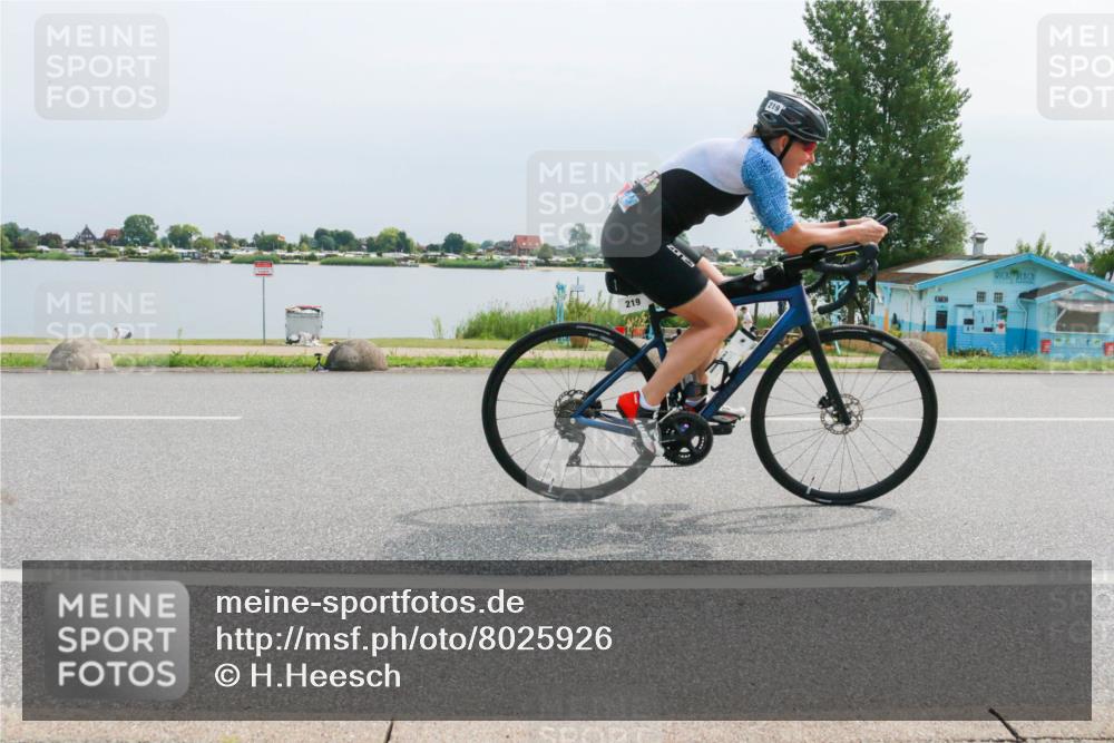 15.06.2025 - 27. Vierlanden-Triathlon H.Heesch http://msf.ph/oto/8025926 15.06.2025 11:18:29 Radfahren 219, 236, 750 meine-sportfotos.de