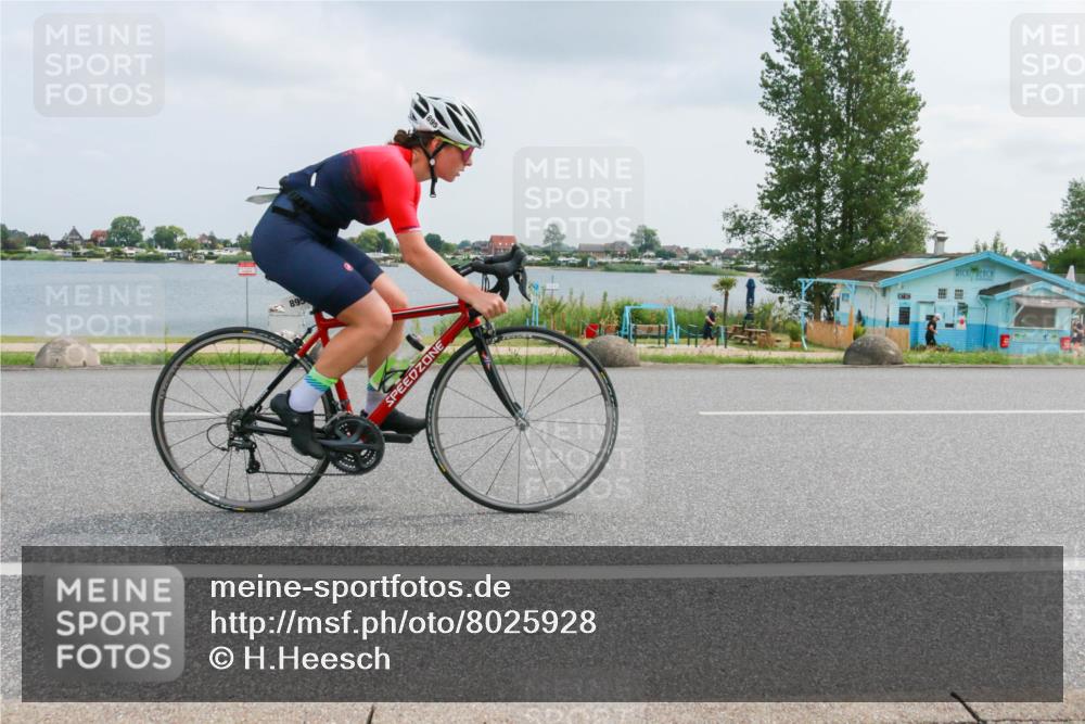 21.06.2025 - 27. Vierlanden-Triathlon H.Heesch http://msf.ph/oto/8025928 15.06.2025 12:09:16 Radfahren 895, 923 meine-sportfotos.de