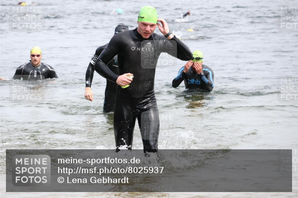 15.06.2025 - 27. Vierlanden-Triathlon Lena Gebhardt http://msf.ph/oto/8025937 15.06.2025 10:57:50 Schwimmen 647, 686, 705, 738, 774 meine-sportfotos.de