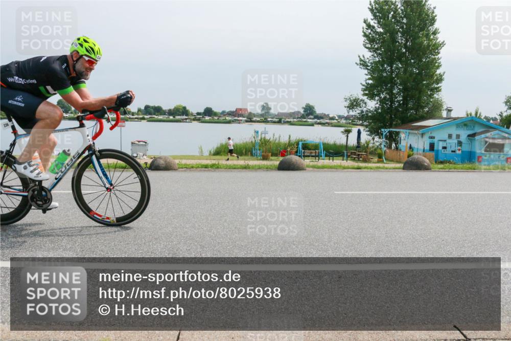 15.06.2025 - 27. Vierlanden-Triathlon H.Heesch http://msf.ph/oto/8025938 15.06.2025 11:18:32 Radfahren 219, 236 meine-sportfotos.de