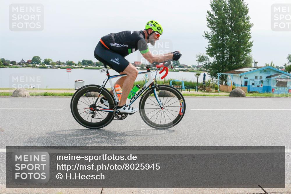 15.06.2025 - 27. Vierlanden-Triathlon H.Heesch http://msf.ph/oto/8025945 15.06.2025 11:18:32 Radfahren 219, 236 meine-sportfotos.de
