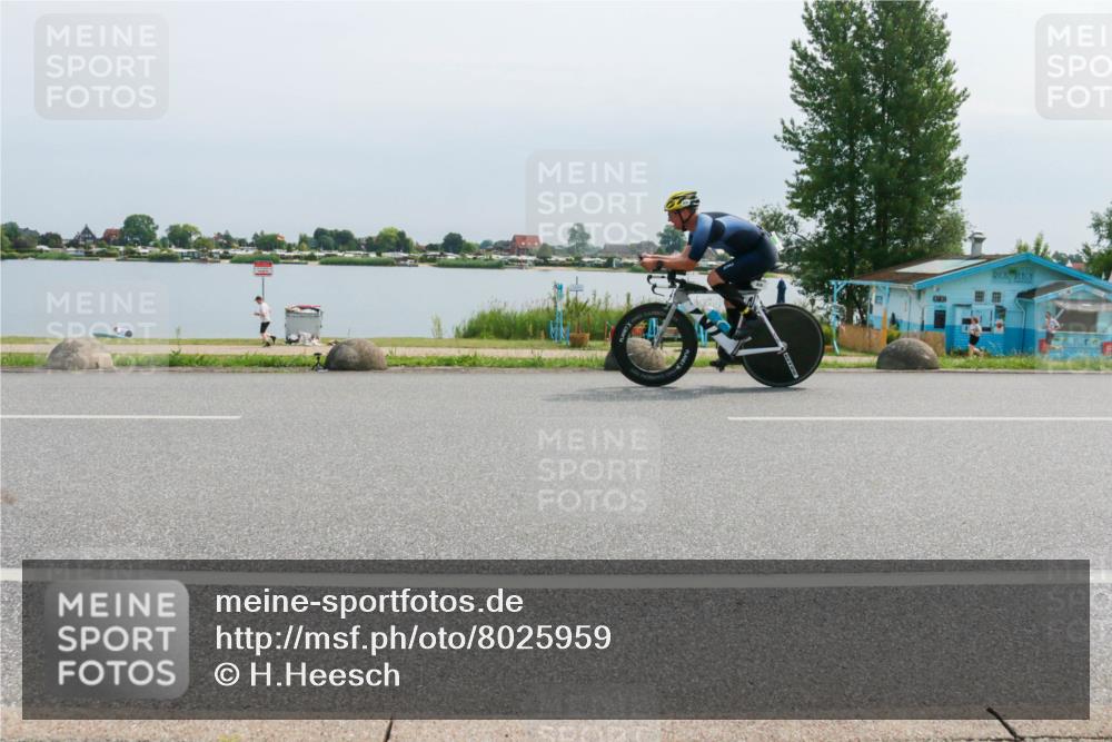 15.06.2025 - 27. Vierlanden-Triathlon H.Heesch http://msf.ph/oto/8025959 15.06.2025 11:18:35 Radfahren 236, 836 meine-sportfotos.de