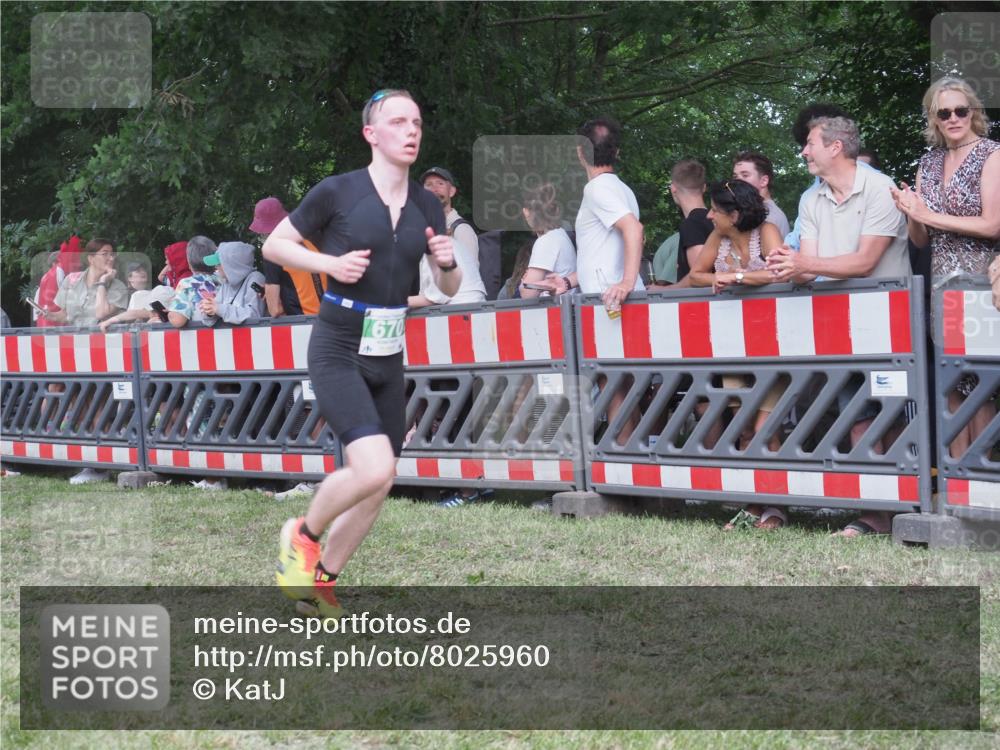 21.06.2025 - 27. Vierlanden-Triathlon KatJ http://msf.ph/oto/8025960 15.06.2025 13:28:30 Ziel 670 meine-sportfotos.de