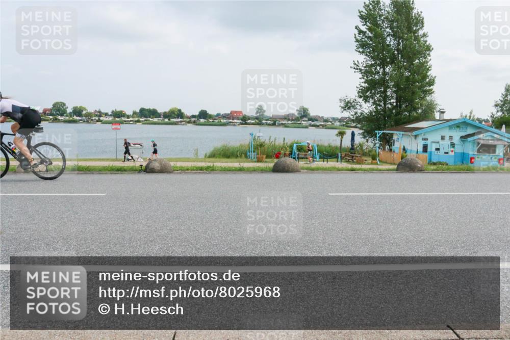 21.06.2025 - 27. Vierlanden-Triathlon H.Heesch http://msf.ph/oto/8025968 15.06.2025 12:09:27 Radfahren 800 meine-sportfotos.de