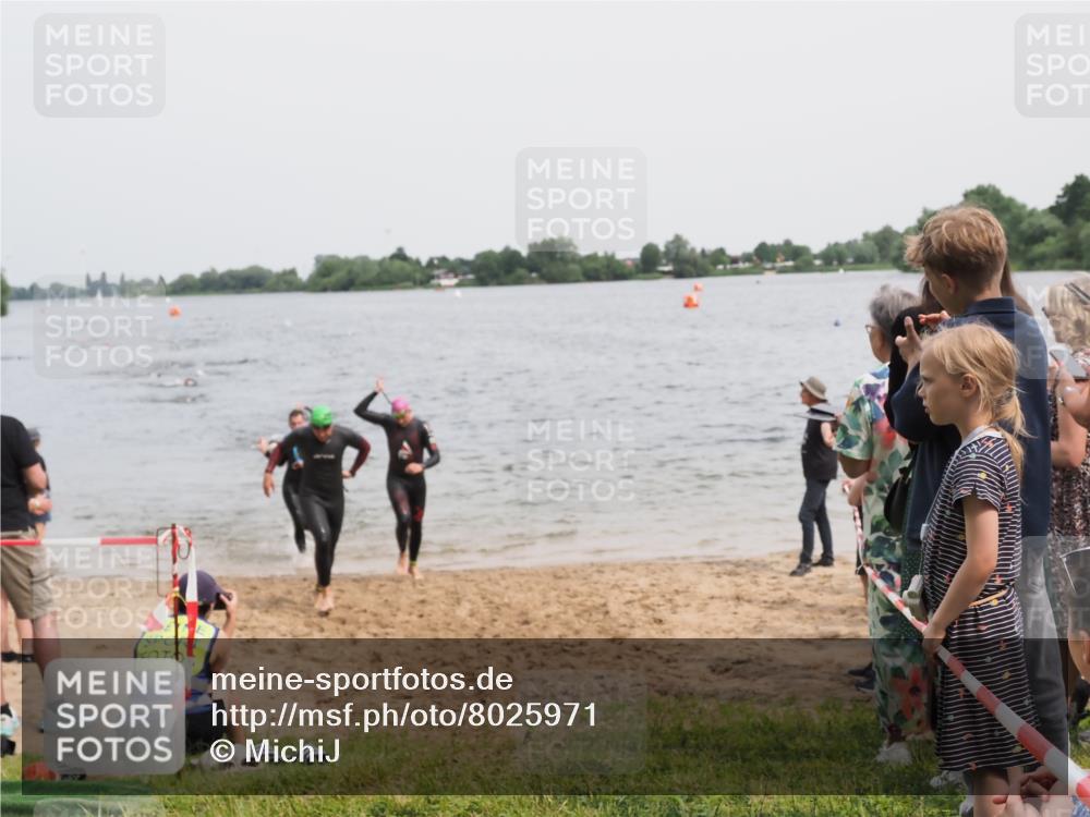 21.06.2025 - 27. Vierlanden-Triathlon MichiJ http://msf.ph/oto/8025971 15.06.2026 10:56:57 Schwimmen 642, 651, 654, 688, 711, 718, 755 meine-sportfotos.de