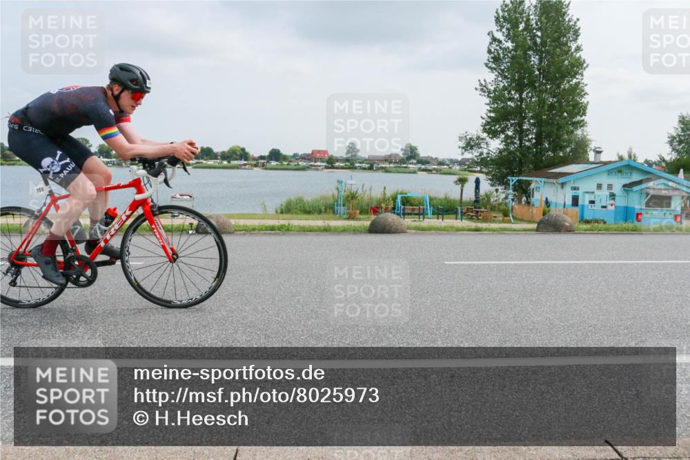 21.06.2025 - 27. Vierlanden-Triathlon H.Heesch http://msf.ph/oto/8025973 15.06.2025 12:09:32 Radfahren 759, 800 meine-sportfotos.de