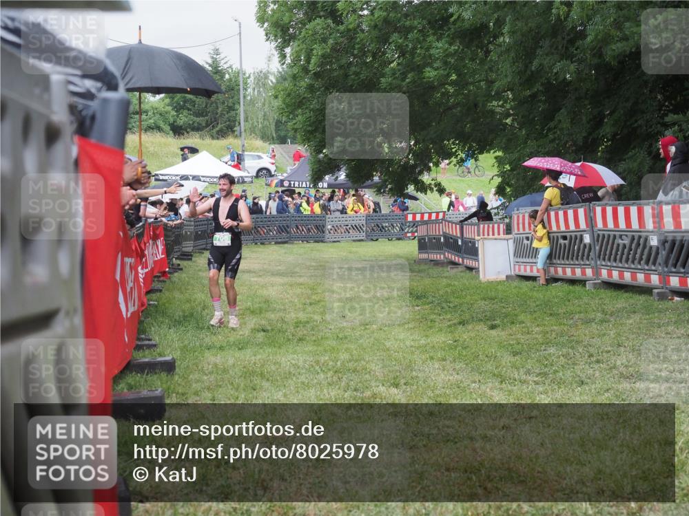 21.06.2025 - 27. Vierlanden-Triathlon KatJ http://msf.ph/oto/8025978 15.06.2025 13:28:48 Ziel 706 meine-sportfotos.de