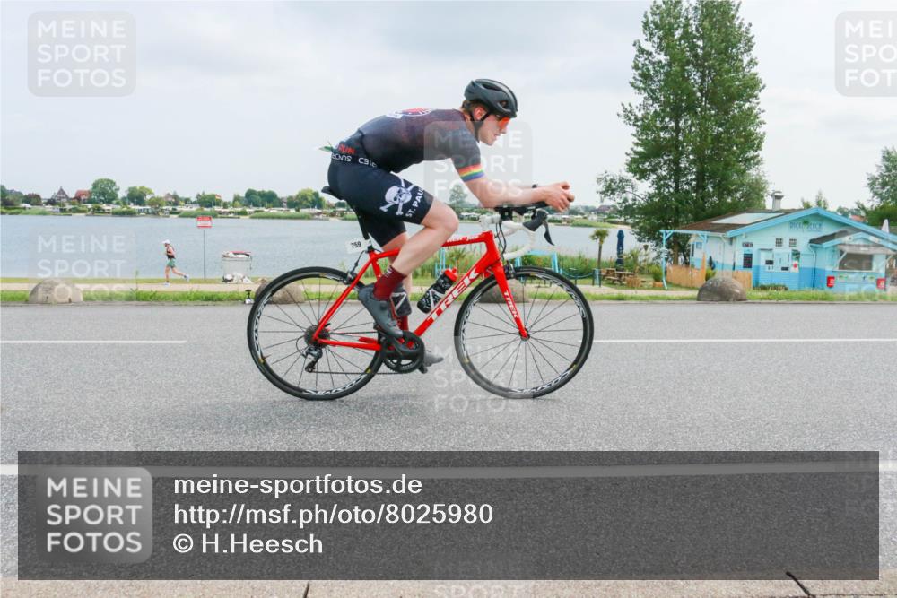 21.06.2025 - 27. Vierlanden-Triathlon H.Heesch http://msf.ph/oto/8025980 15.06.2025 12:09:32 Radfahren 759, 800 meine-sportfotos.de