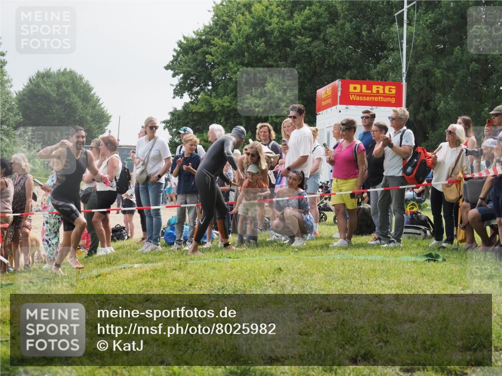 15.06.2025 - 27. Vierlanden-Triathlon KatJ http://msf.ph/oto/8025982 15.06.2025 10:59:06 Schwimmen 706, 709, 760 meine-sportfotos.de