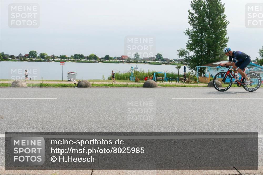 15.06.2025 - 27. Vierlanden-Triathlon H.Heesch http://msf.ph/oto/8025985 15.06.2025 11:18:47 Radfahren 832, 846 meine-sportfotos.de