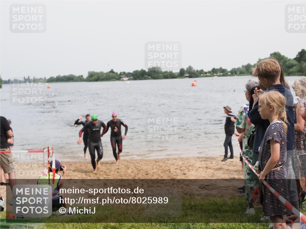 21.06.2025 - 27. Vierlanden-Triathlon MichiJ http://msf.ph/oto/8025989 15.06.2026 10:56:58 Schwimmen 651, 654, 688, 711, 718, 755 meine-sportfotos.de