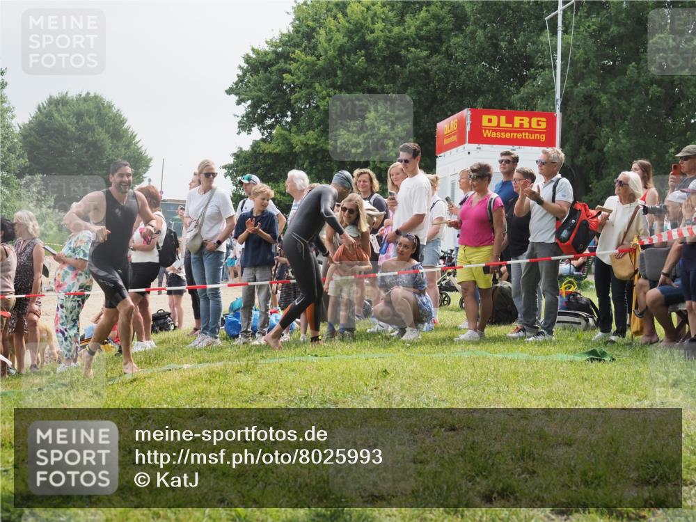 15.06.2025 - 27. Vierlanden-Triathlon KatJ http://msf.ph/oto/8025993 15.06.2025 10:59:06 Schwimmen 706, 709, 760 meine-sportfotos.de
