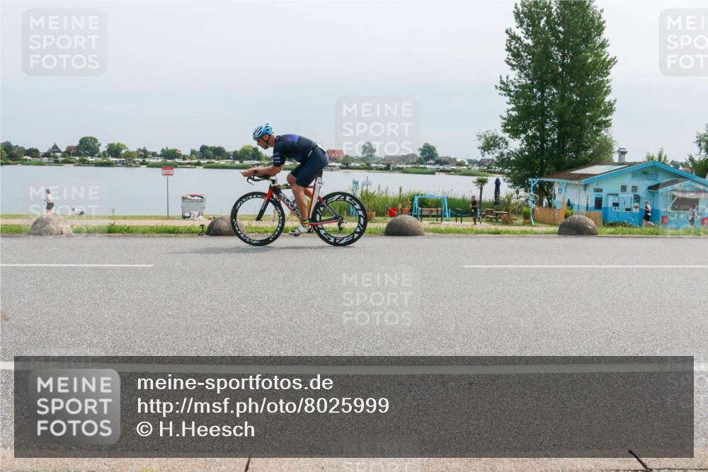 15.06.2025 - 27. Vierlanden-Triathlon H.Heesch http://msf.ph/oto/8025999 15.06.2025 11:18:47 Radfahren 832, 846 meine-sportfotos.de
