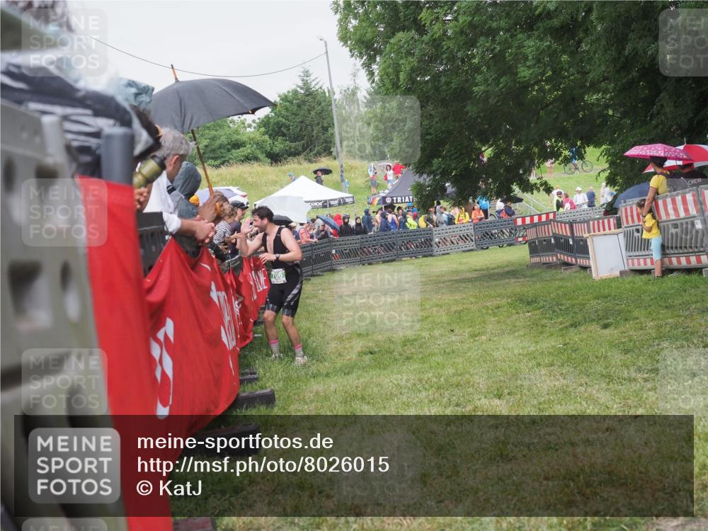 21.06.2025 - 27. Vierlanden-Triathlon KatJ http://msf.ph/oto/8026015 15.06.2025 13:28:50 Ziel 706 meine-sportfotos.de