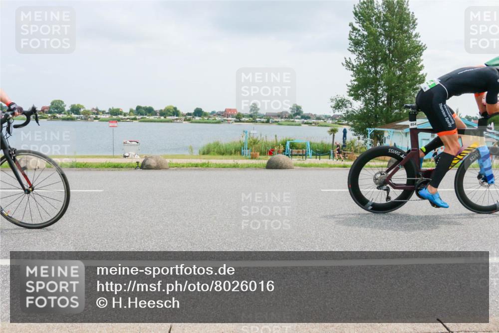 21.06.2025 - 27. Vierlanden-Triathlon H.Heesch http://msf.ph/oto/8026016 15.06.2025 12:09:40 Radfahren 854, 955, 965 meine-sportfotos.de