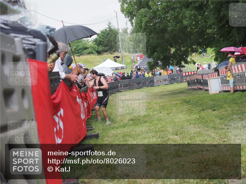 21.06.2025 - 27. Vierlanden-Triathlon KatJ http://msf.ph/oto/8026023 15.06.2025 13:28:50 Ziel 706 meine-sportfotos.de