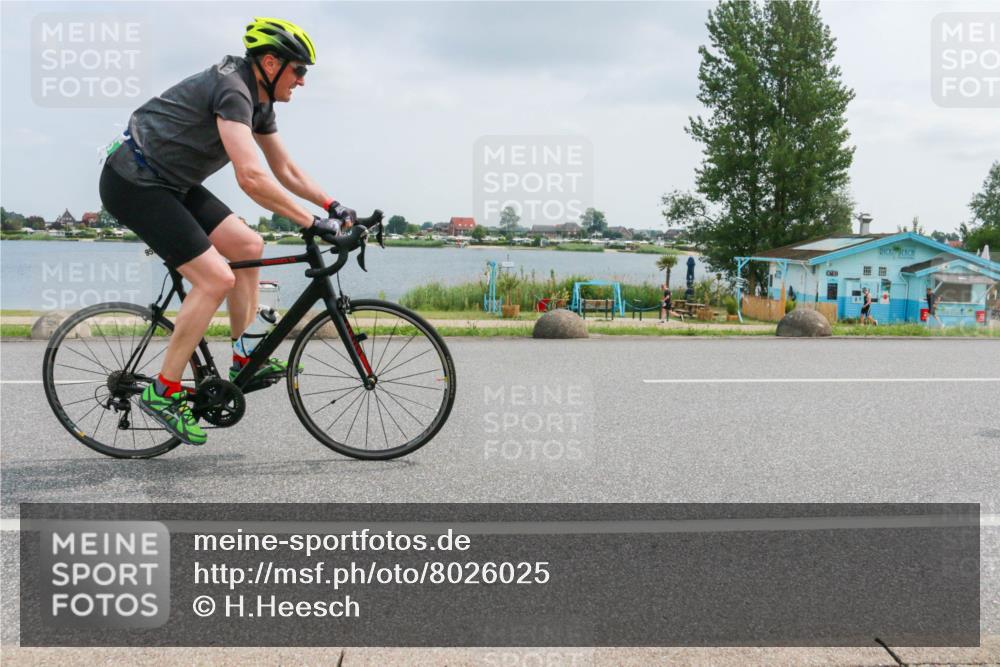 21.06.2025 - 27. Vierlanden-Triathlon H.Heesch http://msf.ph/oto/8026025 15.06.2025 12:09:40 Radfahren 854, 955, 965 meine-sportfotos.de