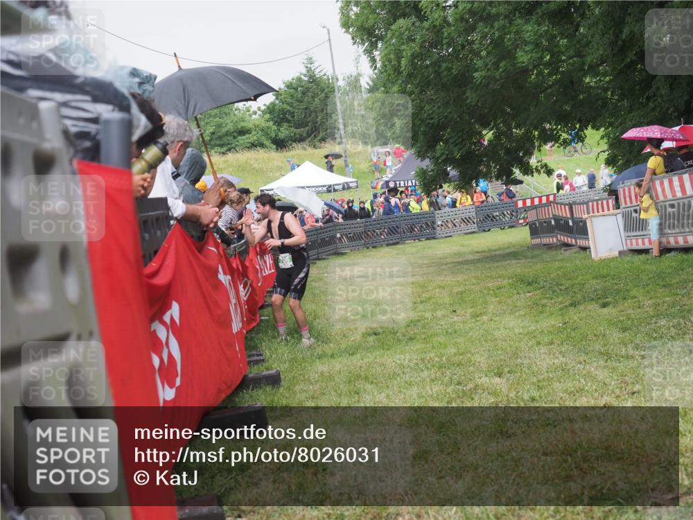 21.06.2025 - 27. Vierlanden-Triathlon KatJ http://msf.ph/oto/8026031 15.06.2025 13:28:50 Ziel 706 meine-sportfotos.de