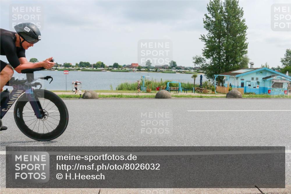 21.06.2025 - 27. Vierlanden-Triathlon H.Heesch http://msf.ph/oto/8026032 15.06.2025 12:09:50 Radfahren 851 meine-sportfotos.de