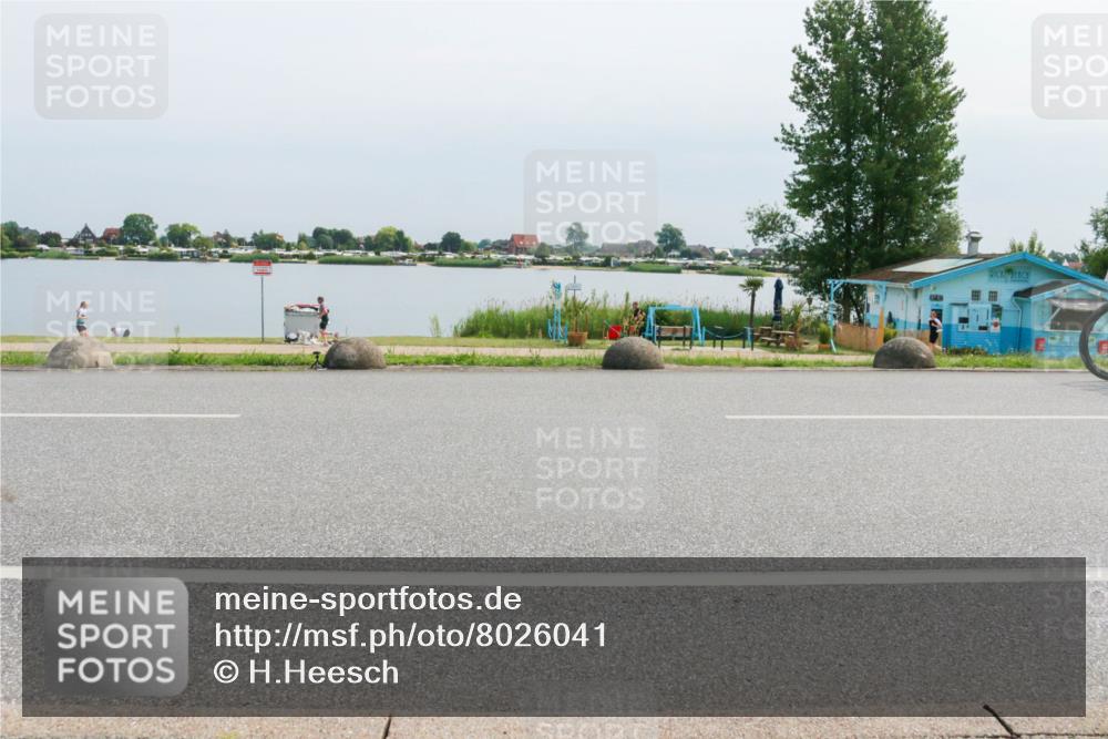 15.06.2025 - 27. Vierlanden-Triathlon H.Heesch http://msf.ph/oto/8026041 15.06.2025 11:18:48 Radfahren 832, 846, 863 meine-sportfotos.de