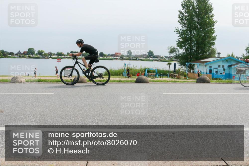 15.06.2025 - 27. Vierlanden-Triathlon H.Heesch http://msf.ph/oto/8026070 15.06.2025 11:18:49 Radfahren 745, 832, 846, 863 meine-sportfotos.de