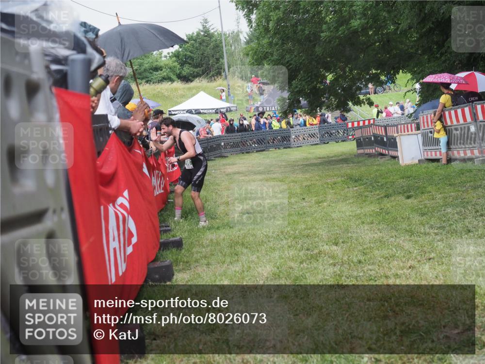 21.06.2025 - 27. Vierlanden-Triathlon KatJ http://msf.ph/oto/8026073 15.06.2025 13:28:53 Ziel 706 meine-sportfotos.de