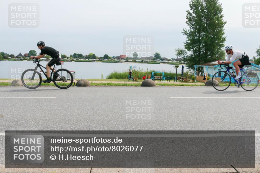 15.06.2025 - 27. Vierlanden-Triathlon H.Heesch http://msf.ph/oto/8026077 15.06.2025 11:18:49 Radfahren 745, 832, 846, 863 meine-sportfotos.de