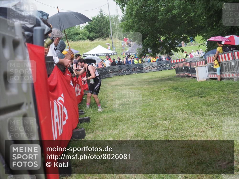 21.06.2025 - 27. Vierlanden-Triathlon KatJ http://msf.ph/oto/8026081 15.06.2025 13:28:53 Ziel 706 meine-sportfotos.de