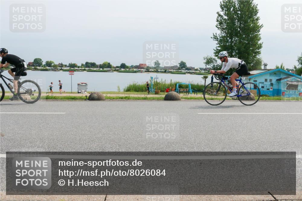 15.06.2025 - 27. Vierlanden-Triathlon H.Heesch http://msf.ph/oto/8026084 15.06.2025 11:18:49 Radfahren 745, 832, 846, 863 meine-sportfotos.de