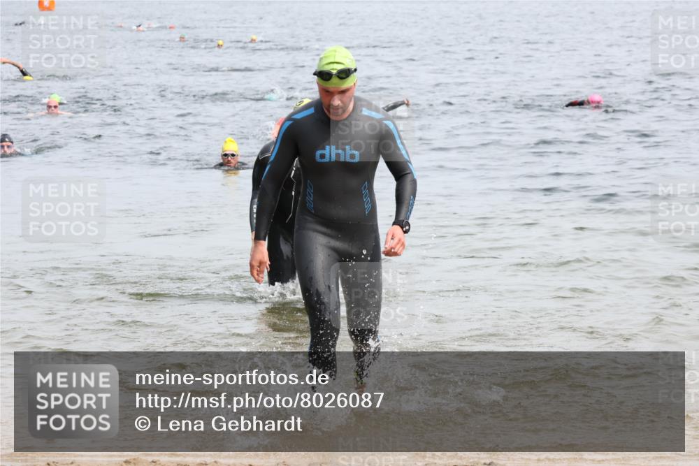 15.06.2025 - 27. Vierlanden-Triathlon Lena Gebhardt http://msf.ph/oto/8026087 15.06.2025 10:58:00 Schwimmen 640, 647, 705, 738, 762 meine-sportfotos.de