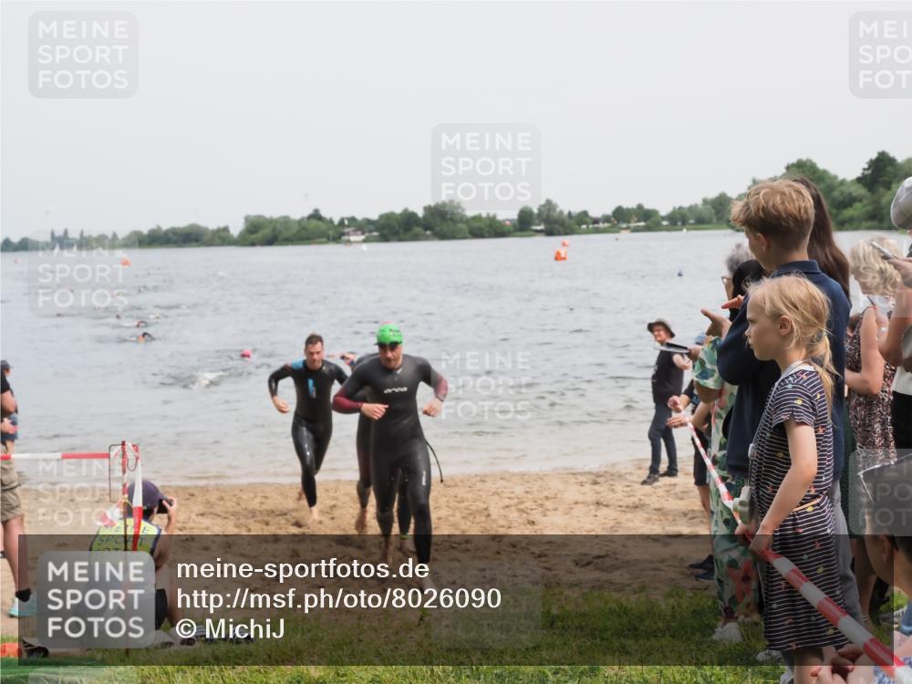 21.06.2025 - 27. Vierlanden-Triathlon MichiJ http://msf.ph/oto/8026090 15.06.2026 10:56:59 Schwimmen 654, 688, 711, 718, 755 meine-sportfotos.de