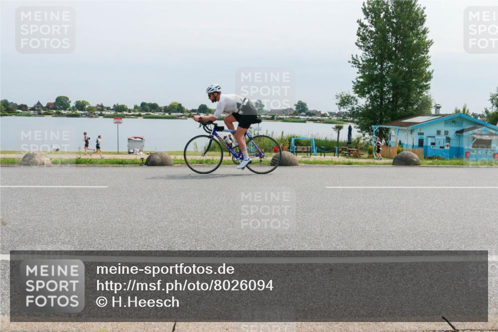 15.06.2025 - 27. Vierlanden-Triathlon H.Heesch http://msf.ph/oto/8026094 15.06.2025 11:18:50 Radfahren 745, 832, 863 meine-sportfotos.de